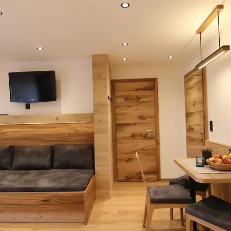 לינה וארוחת בוקר Gaestehaus Bliem 3*