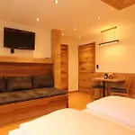 Gaestehaus Bliem 3* 메이른호픈